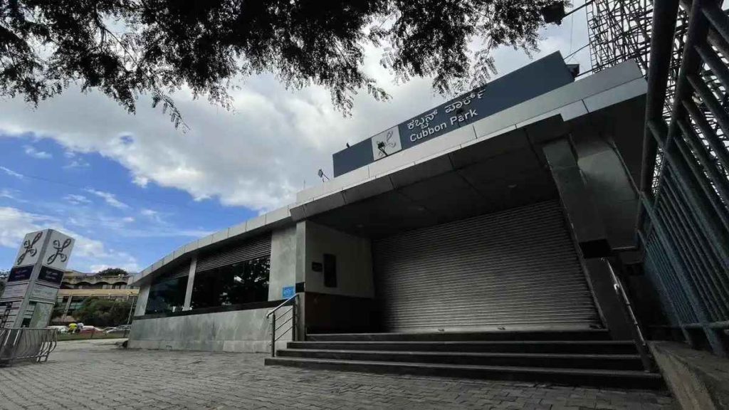 Cubbon Park Metro Station 